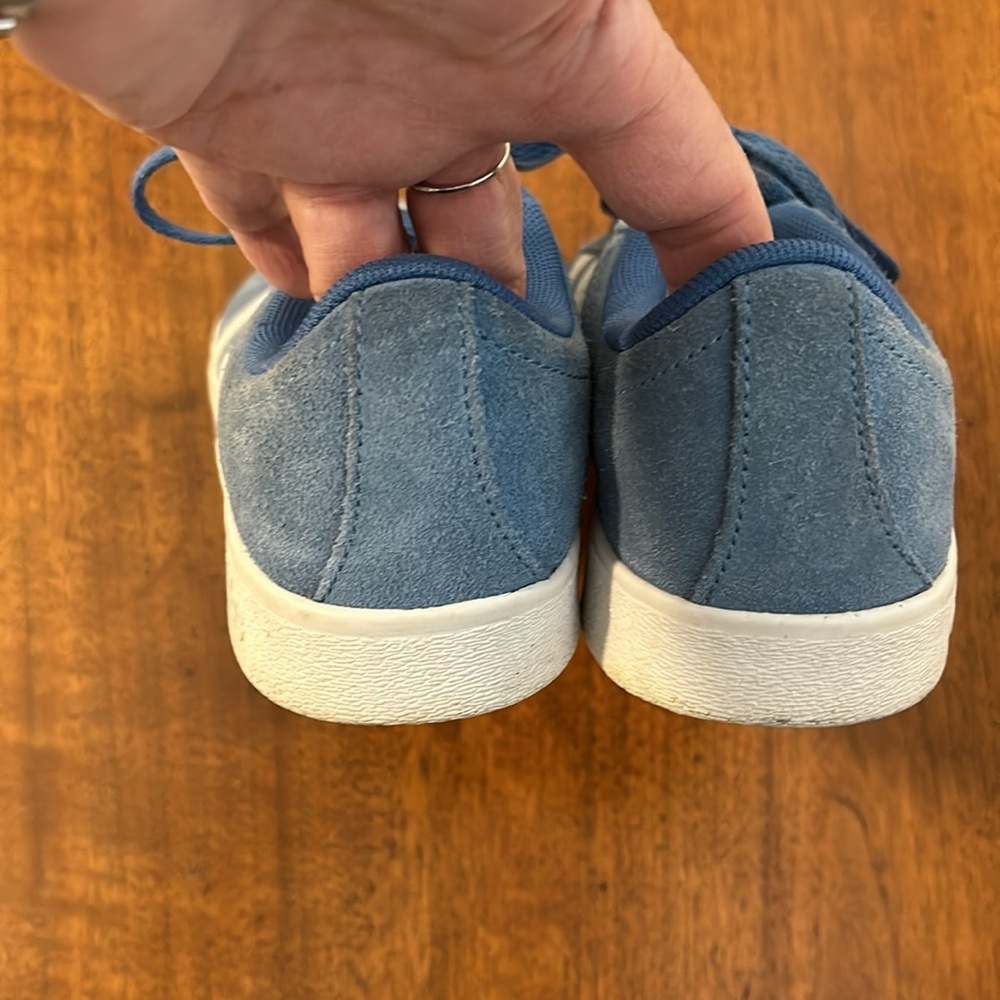 Adidas Unisex Suede Sneakers - Picture 5 of 8